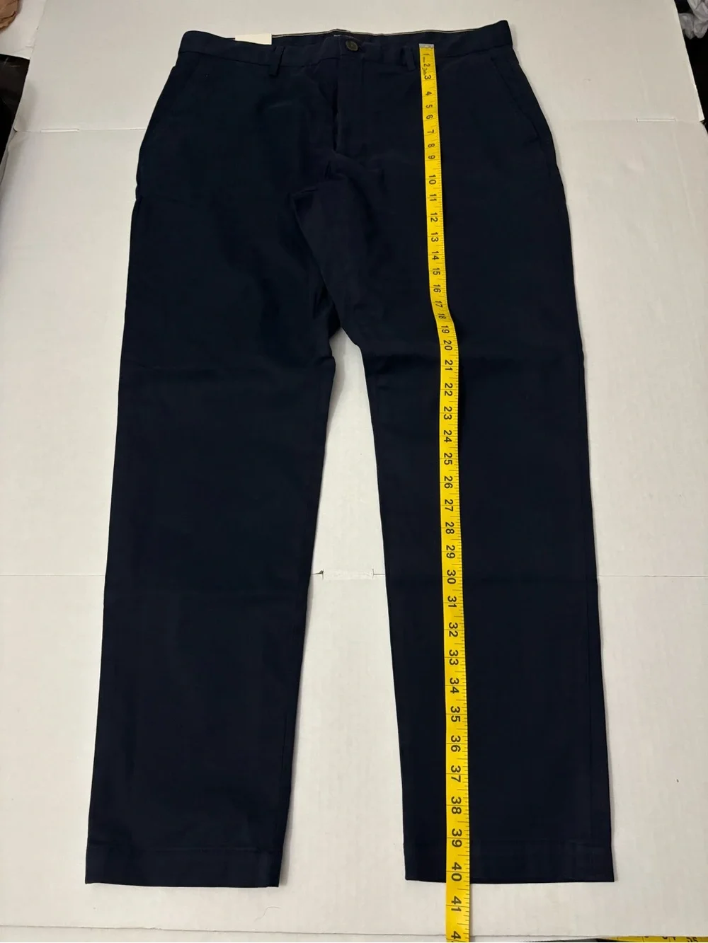Banana Republic ATHLETIC LIVED-IN CHINO Men Size 35x32 inseam 31”